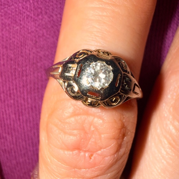 Art Deco from the 1920-30s
Antique 18kt white gold Women's Ring 7 1/2 has video - Picture 6 of 17